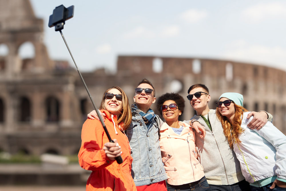 Group-photo-at-the-coliseum-ruins-in-rome_1
